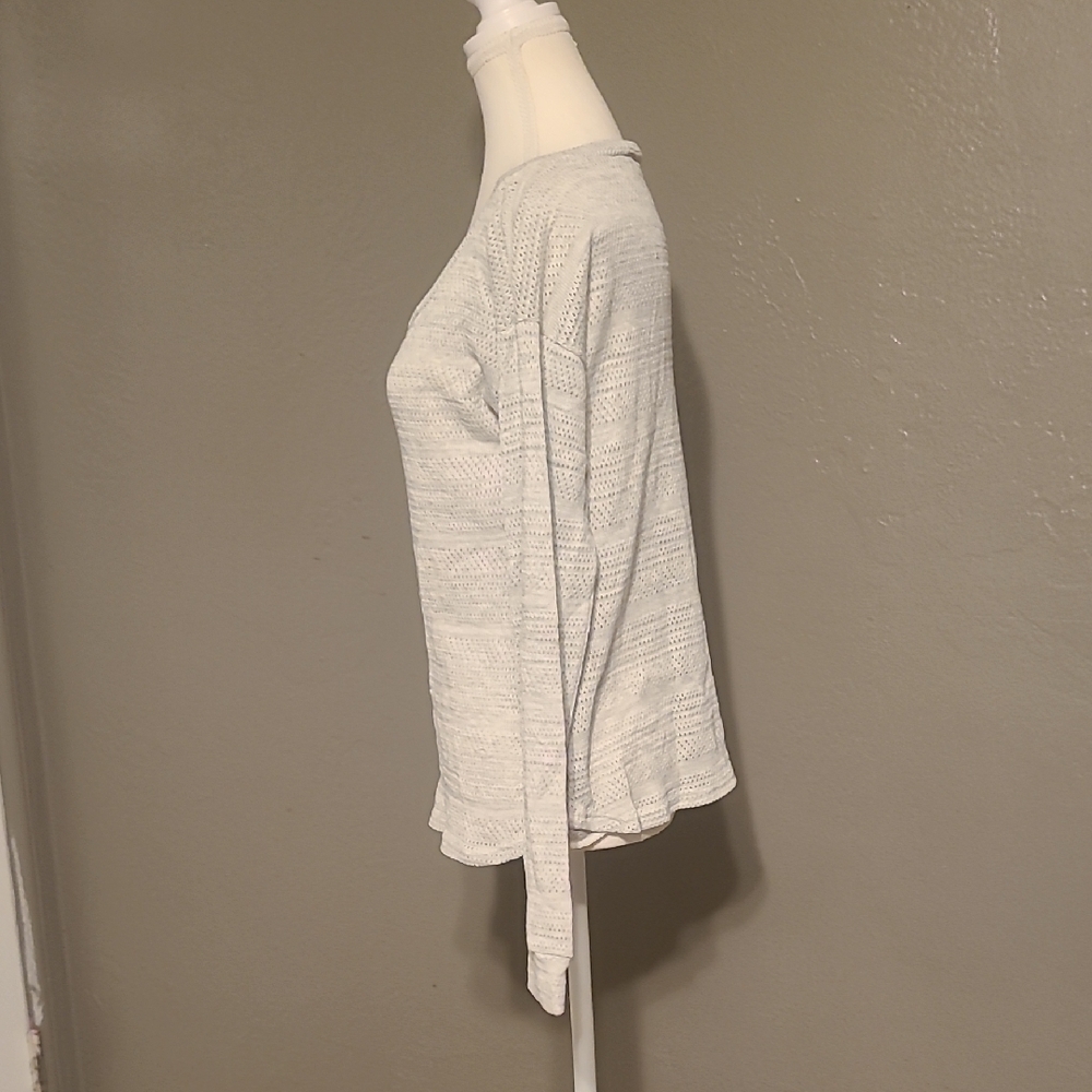 AG Women's Comy Cozy Light Gray Knit Perforated Top NWOT Small - Picture 2 of 9